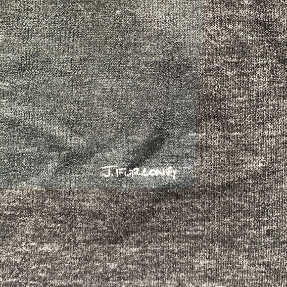 • Graphic T • - Picture 7 of 9